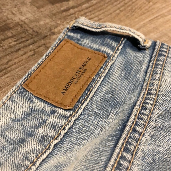 Women’s American Eagle mom jeans - Picture 3 of 5